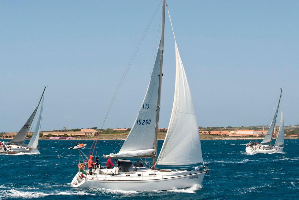 Rebus davanti a tutti nelle acque di Stintino 