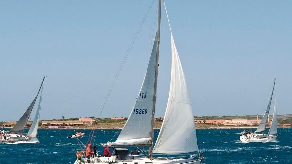 Rebus davanti a tutti nelle acque di Stintino