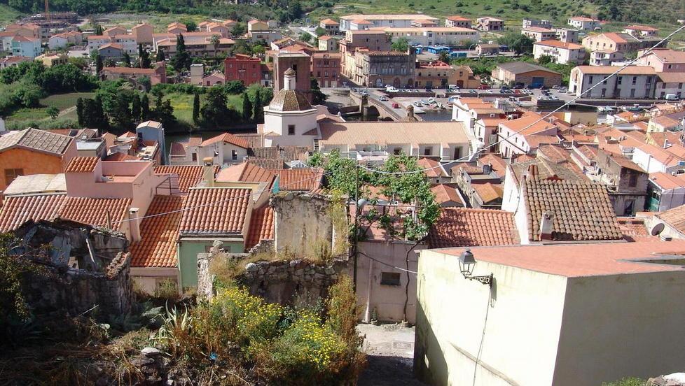 Bosa contro i tagli ai voli low cost solidarietà da Sassari e Alghero 