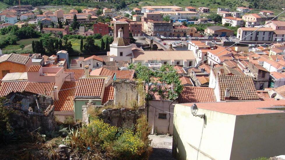 Bosa contro i tagli ai voli low cost solidarietà da Sassari e Alghero