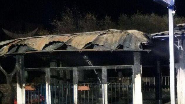 Uno snack bar distrutto da un incendio