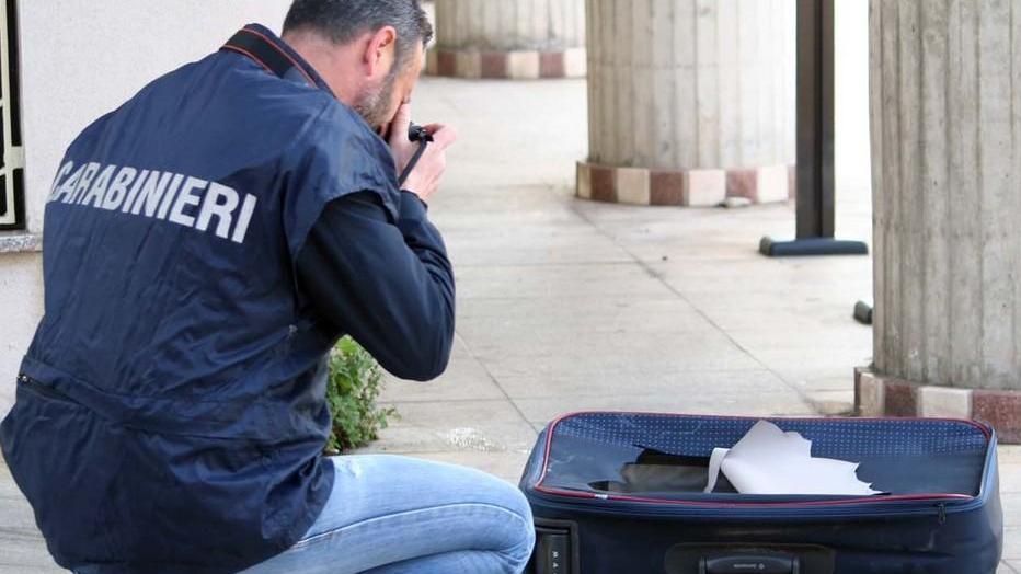 Una valigia sospetta davanti al Comune: città bloccata per ore