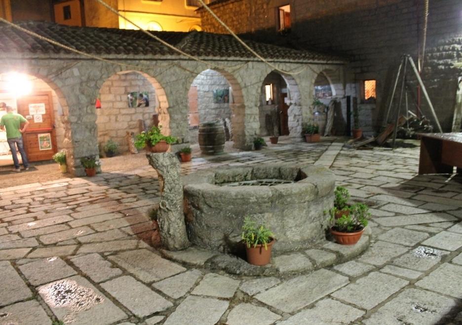 Spuntano i giardini e i terrazzi colorati, il paese “Ri..Fiorisce” 