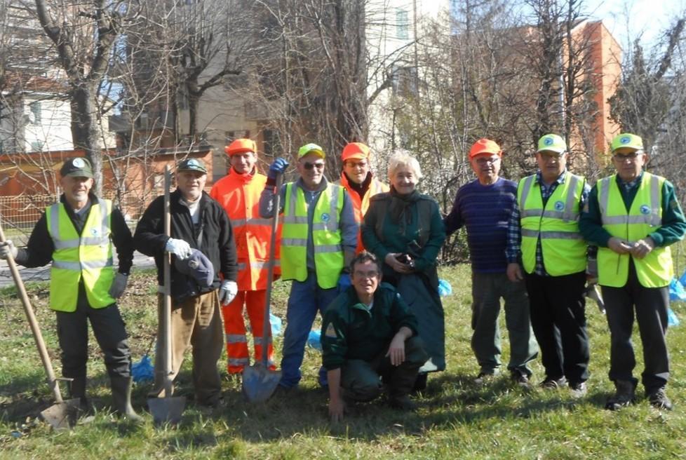 L’antica siepe della Rocca ripulita grazie ai volontari