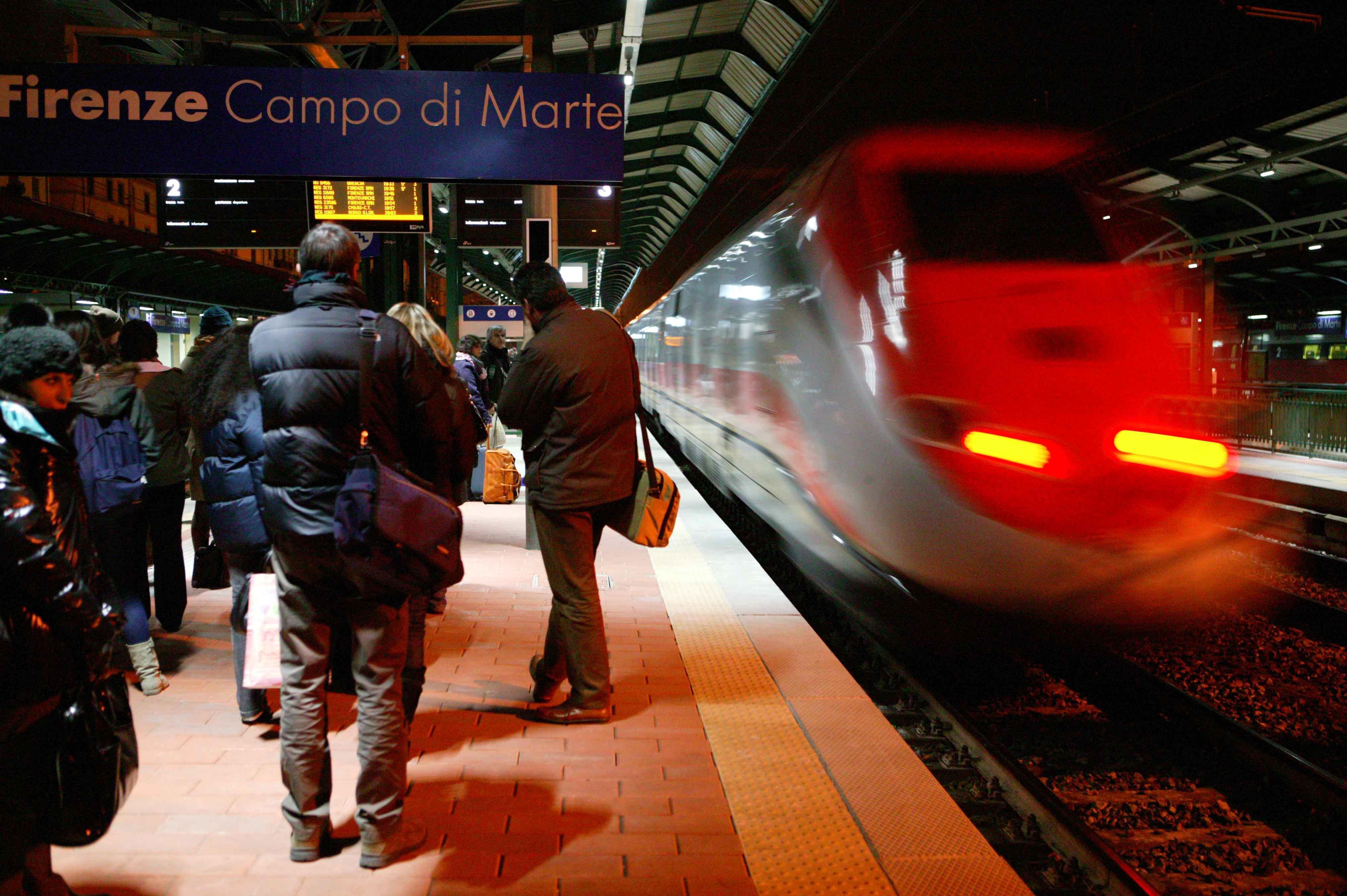 Muore schiacciato dal treno alla stazione di Campo di Marte