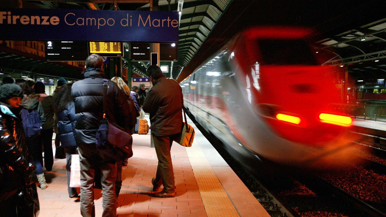 Muore schiacciato dal treno alla stazione di Campo di Marte