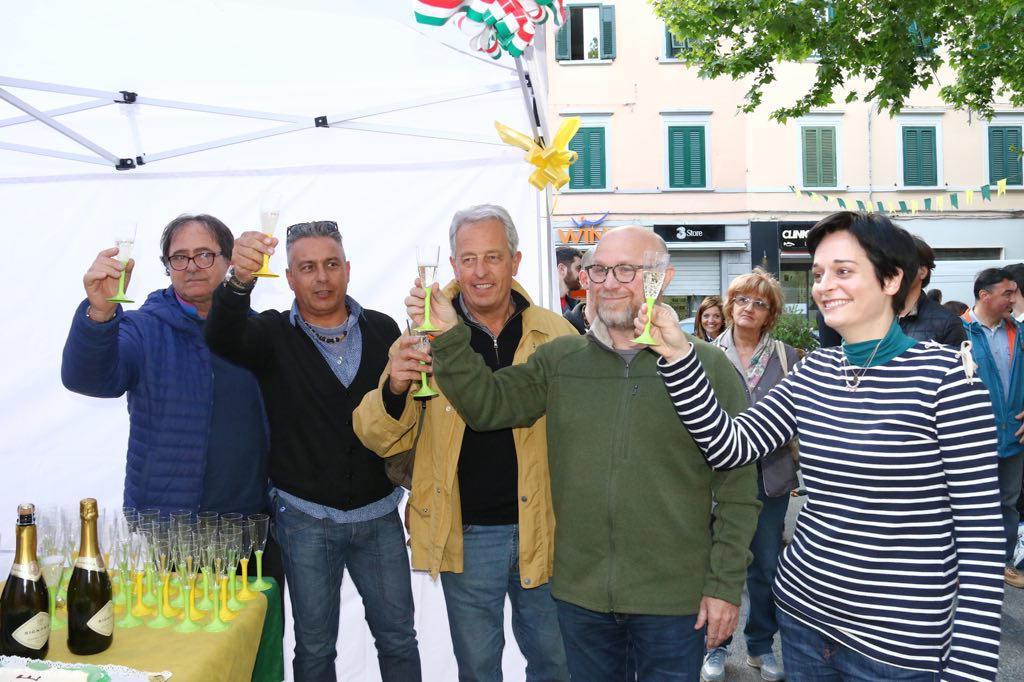 L'inaugurazione in piazza XX Settembre con il sindaco Nogarin e l'assessora Baldari (Marzi Pentafoto)