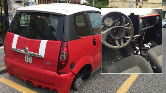 La minicar devastata