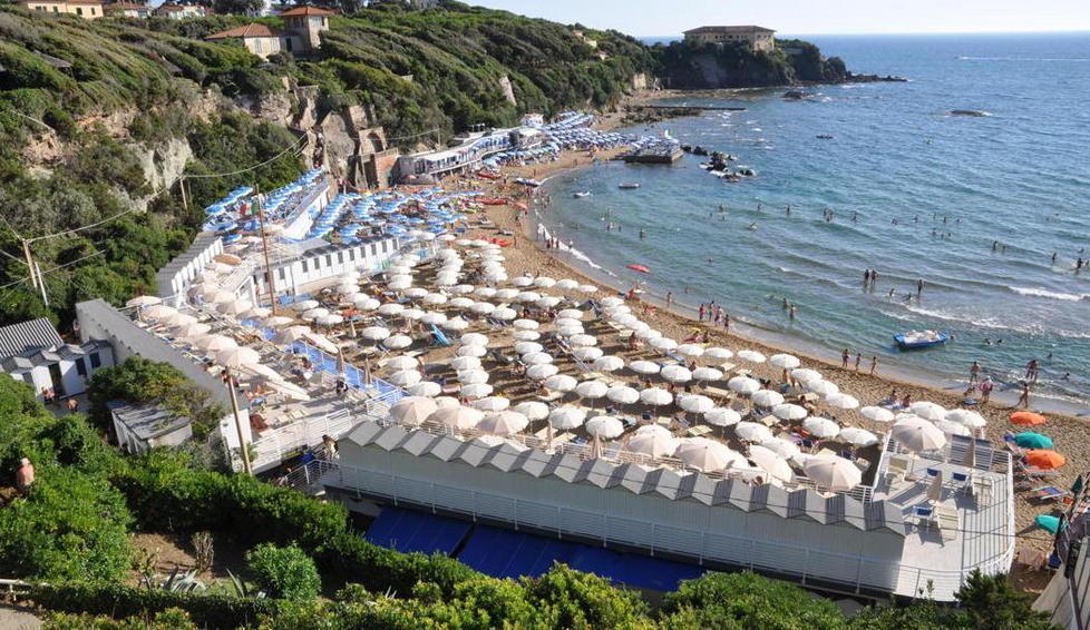 Una panoramica della baia del Quercetano