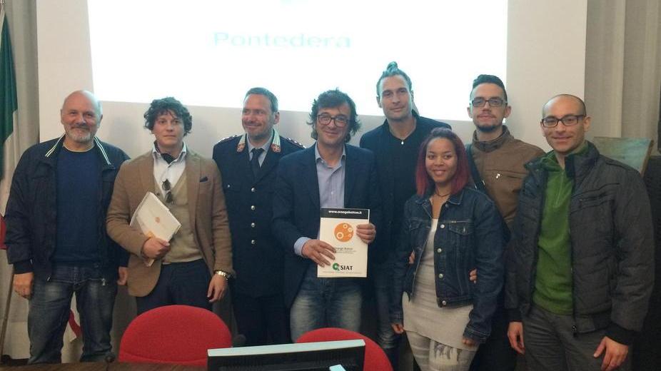 Una app contro i “furbetti” dei rifiuti e dei parcheggi