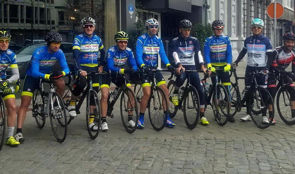 Gruppo di follonichesi alla Liegi-Bastogne-Liegi
