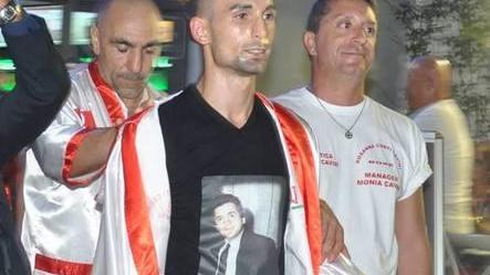 Un mese alla serata di pugni che vale il titolo italiano dei piuma