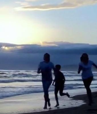 Beati tra le onde: lo spot di Dritti alla meta