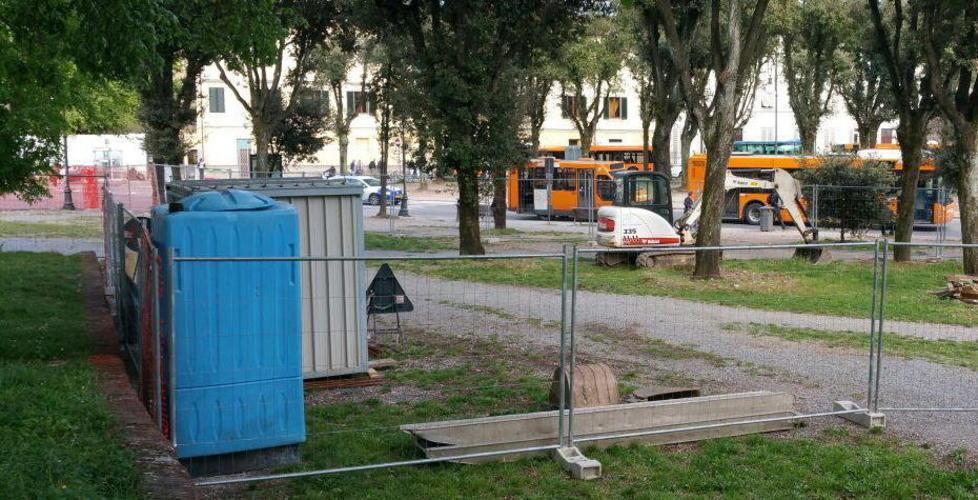 «I lavori danneggiano turismo e negozi» 
