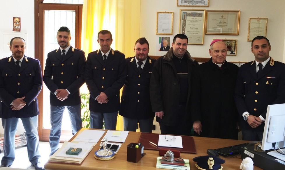 Il vescovo visita il commissariato