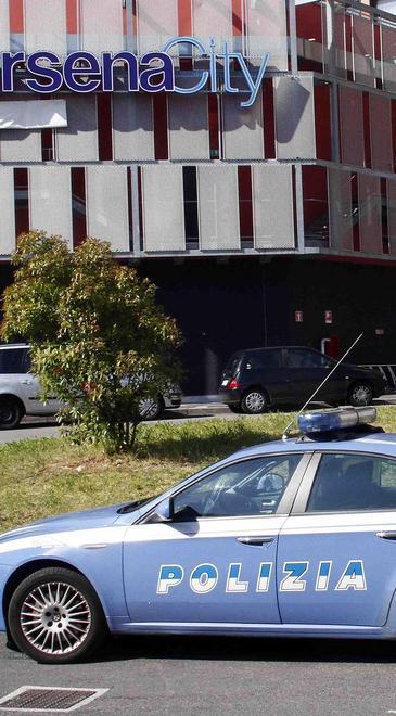 Giovane sorpresa a rubare all’Interspar di Darsena City
