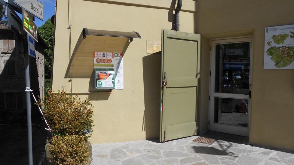 Inaugurato il defibrillatore in centro