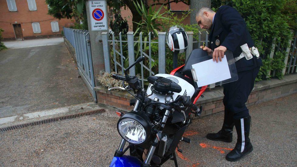 Scontro in moto, 22enne ferito