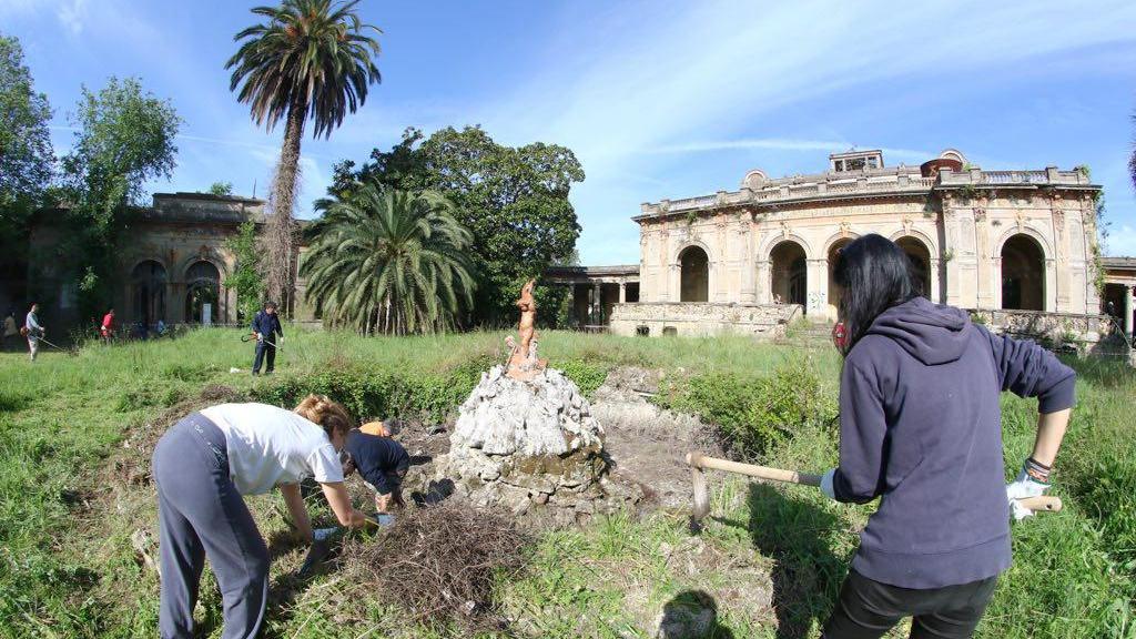 Un centinaio di volontari al lavoro per ripulire le Terme del Corallo