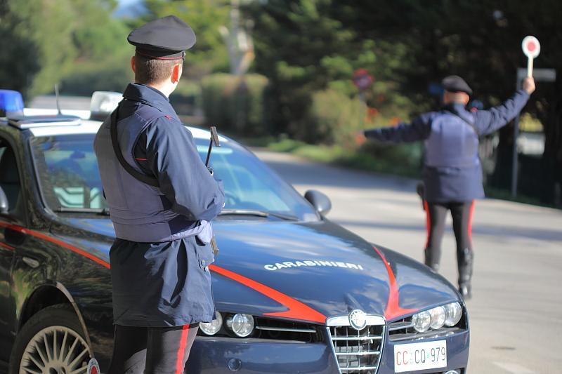 I carabinieri elbani ad un posto di blocco