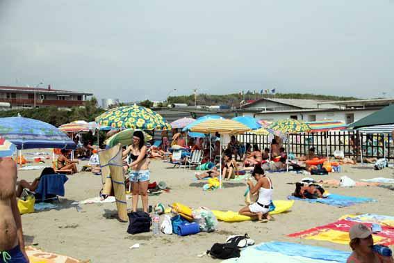 Uno scorcio della spiaggia libera della Fossa Maestra (foto archivio)