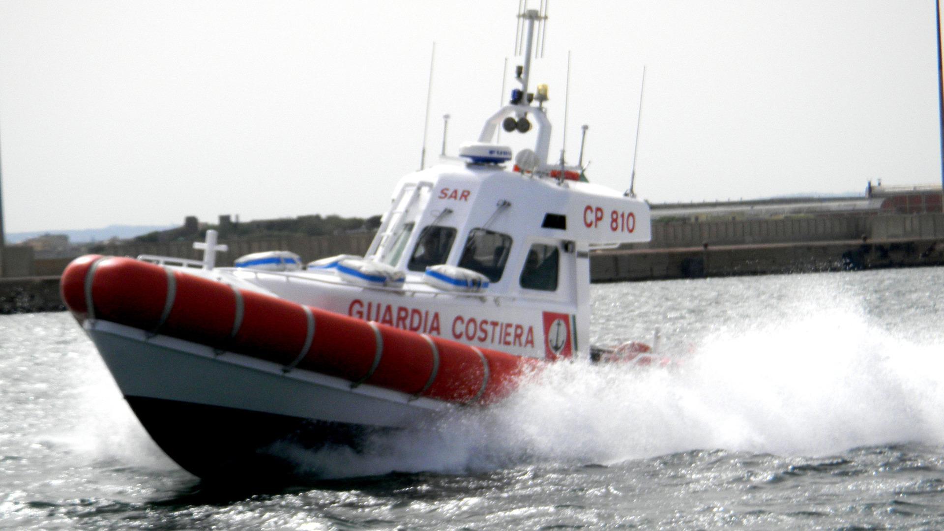 Febbre e convulsioni, bimba di un anno soccorsa all'Asinara