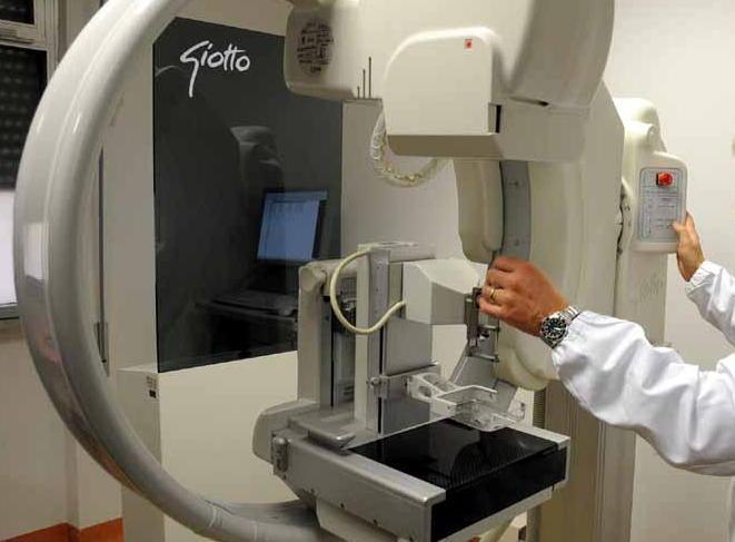Centro di eccellenza, ma per la mammografia aspetti un anno 