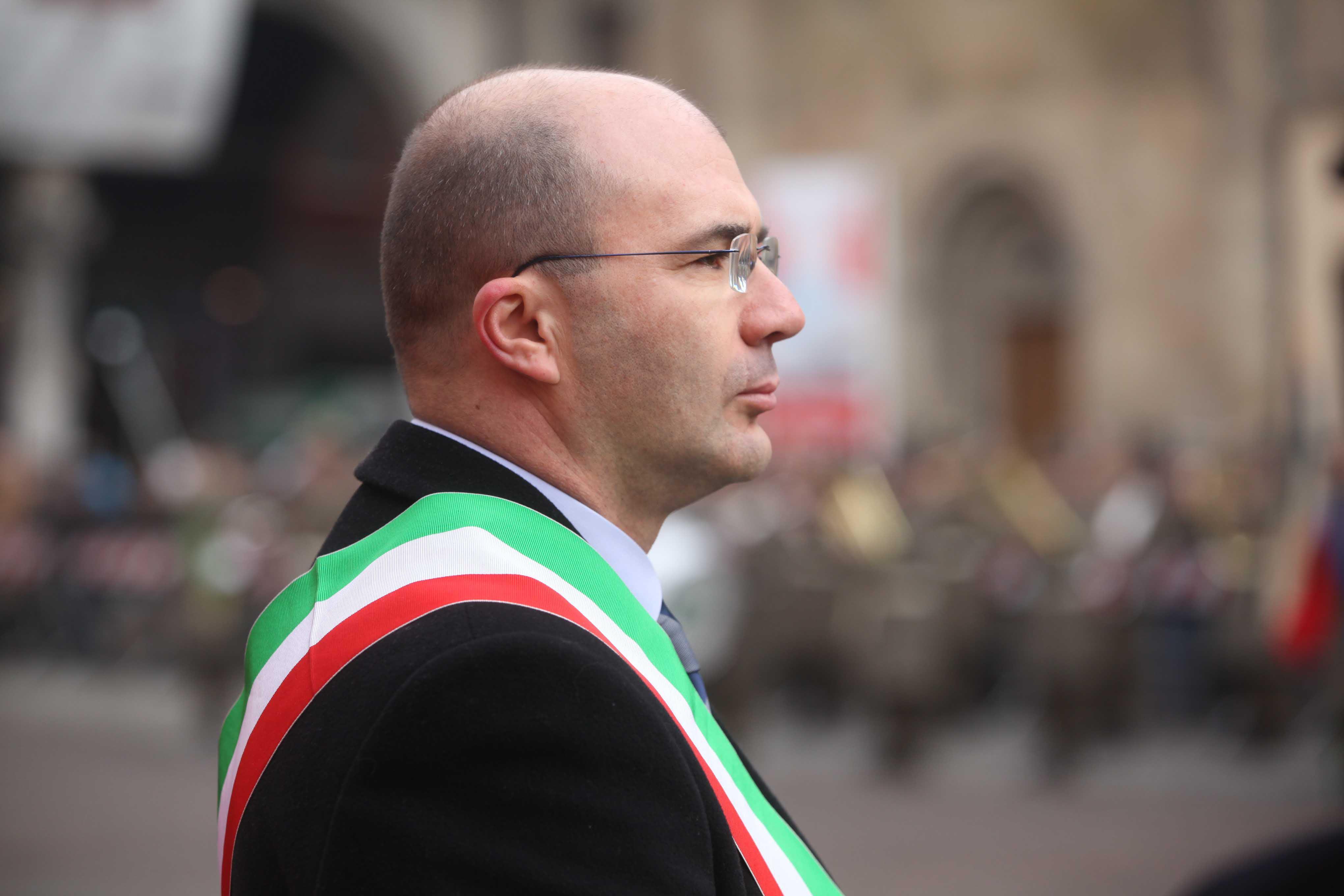 Il sindaco, gli anticorpi e il tritacarne reggiano 