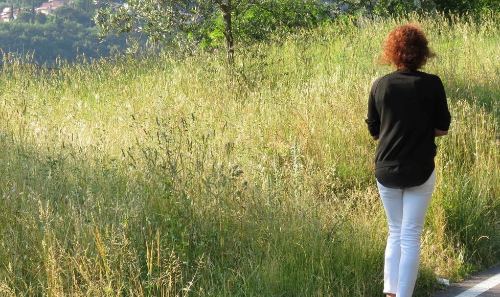 Donna molestata lungo la strada mentre fa jogging