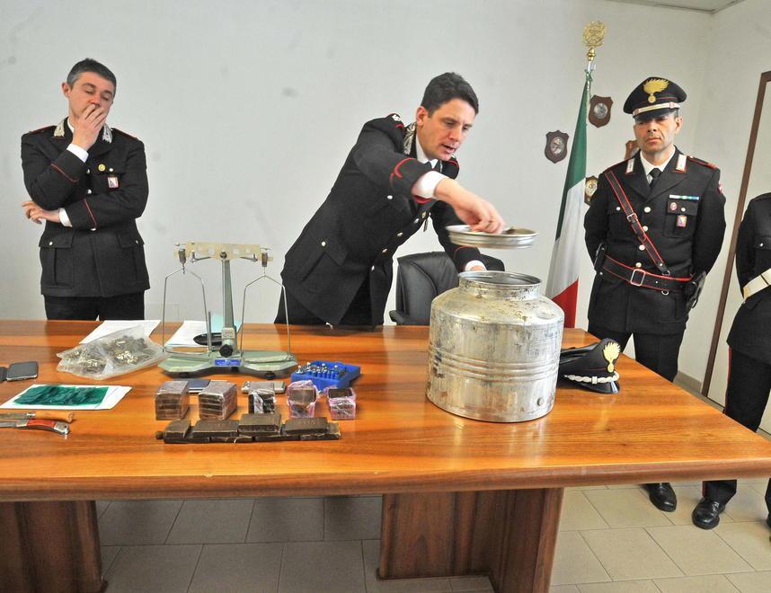 Duro colpo allo spaccio, cinque arresti 