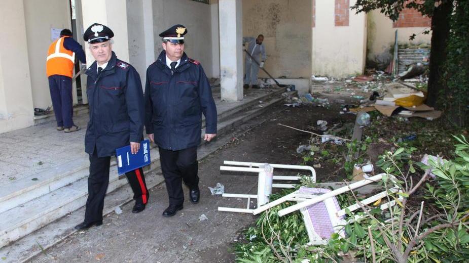 Via gli occupanti abusivi dall’ex scuola elementare