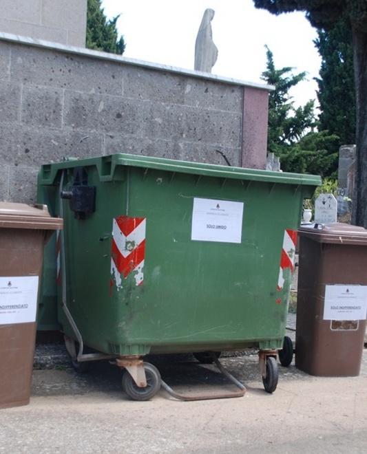 “Isole” di contenitori per agevolare la differenziata 