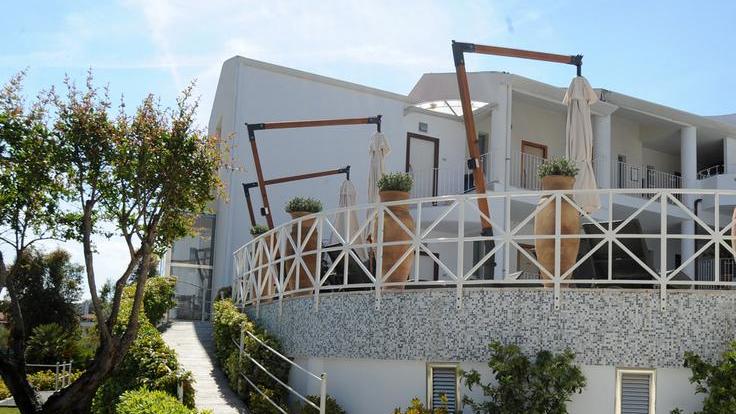 A Olbia il primo hotel vietato agli under 16