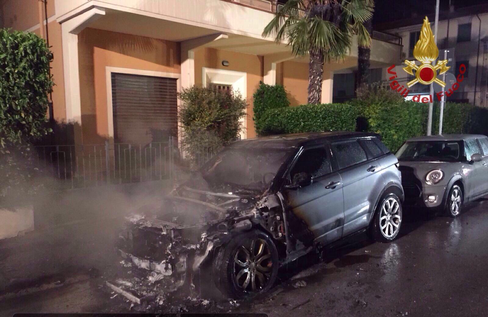 L'auto di Signorini danneggiata dal fuoco