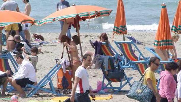 Tavole imbandite nei bagni ma il meteo è un bell’interrogativo