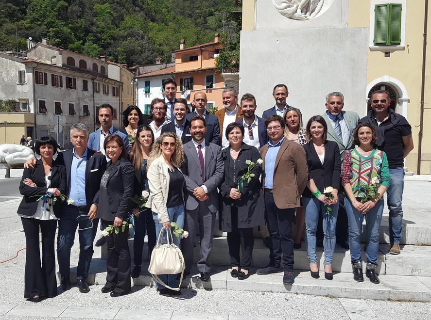Ecco i 16 aspiranti consiglieri della lista che lo appoggia