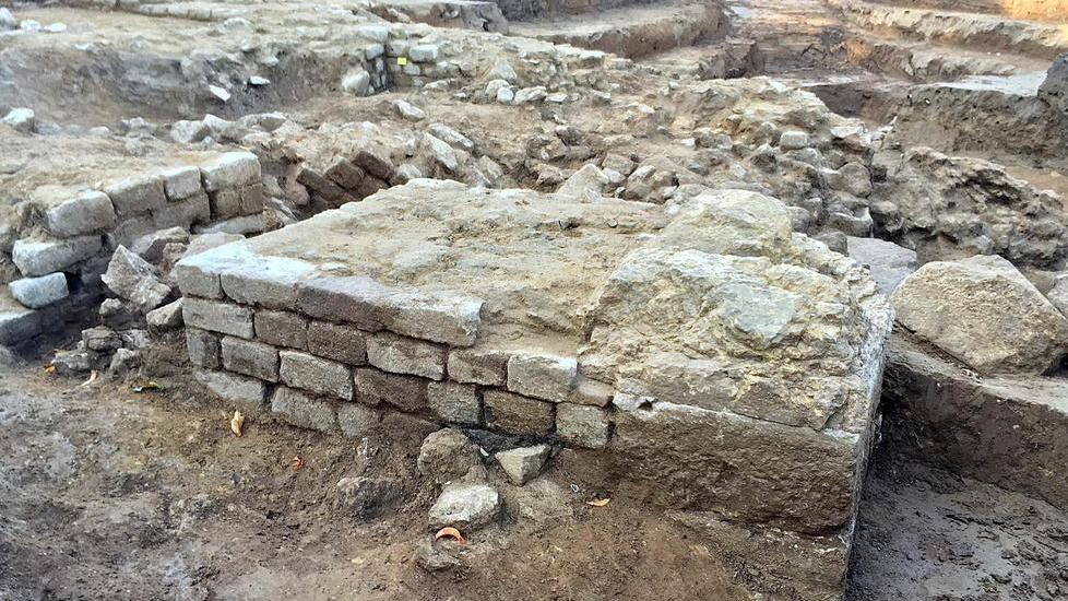 All’anfiteatro si scava per rivelarne la reale grandezza