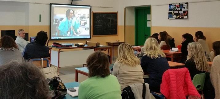 Insegnanti a scuola di rianimazione