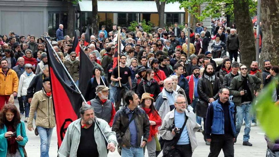 Corteo anarchico a Carrara e sit in davanti al Carrefour