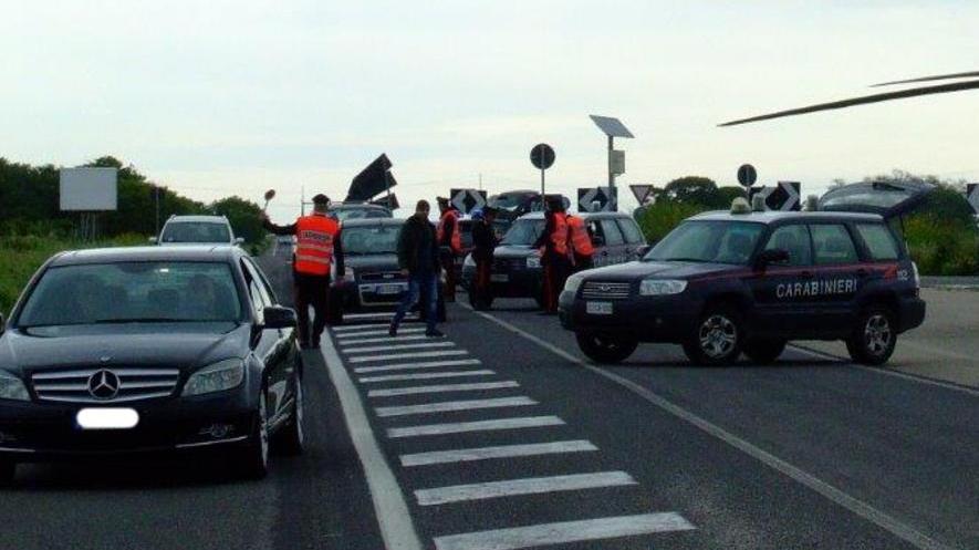 Blitz dei carabinieri, tre denunce