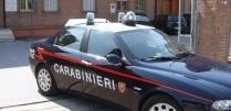 Ruba pentole, cacciaviti e ferisce l’addetto al controllo