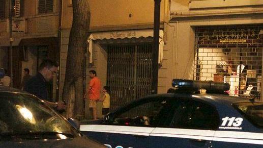 Notte di paura in centro per una maxi rissa, sfregiato un 24enne