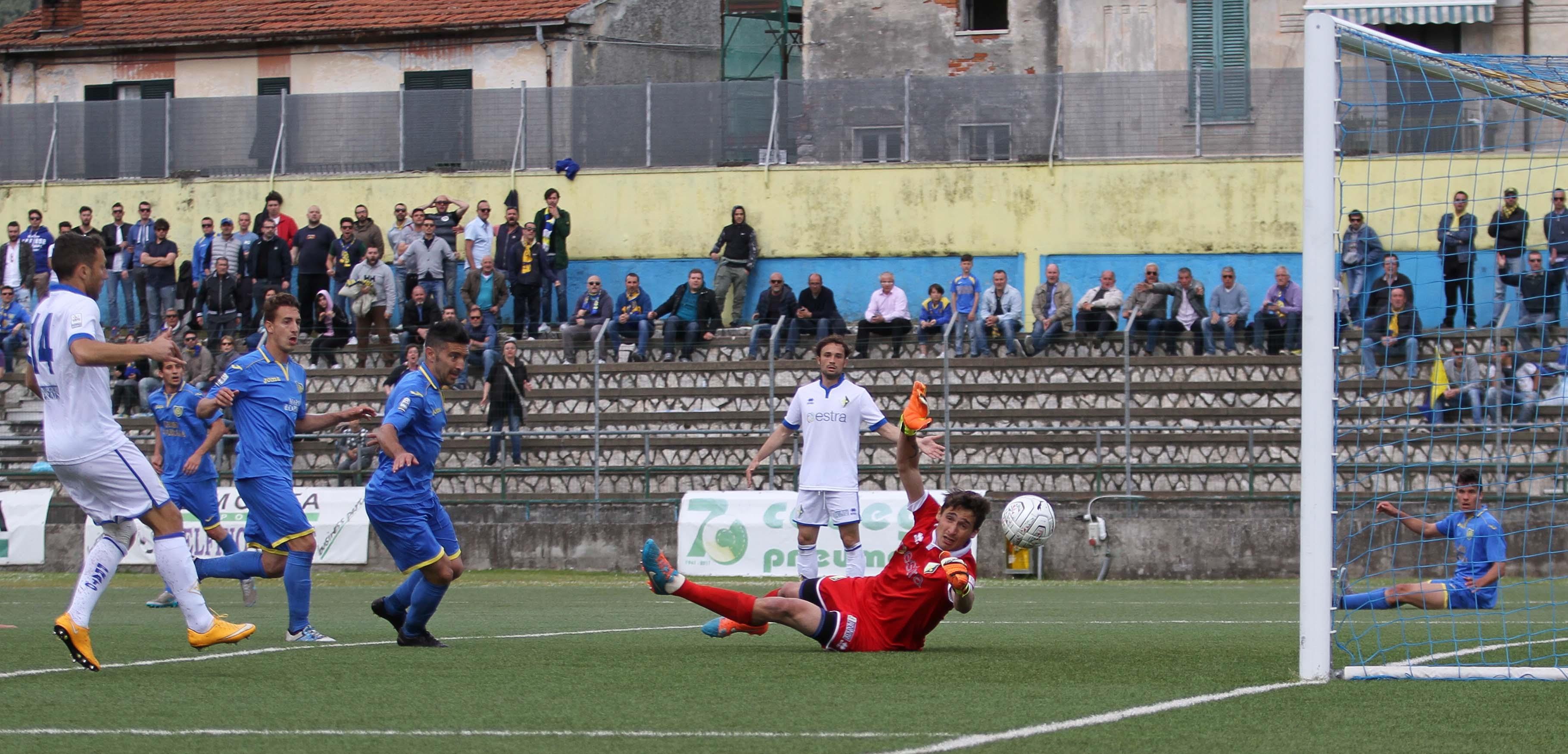 Una immagine della partita Carrarese-Prato