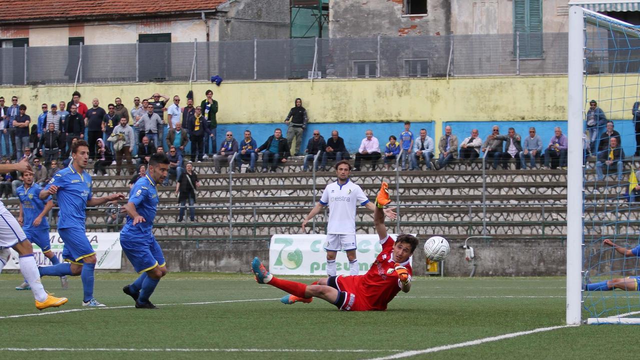 Una immagine della partita Carrarese-Prato