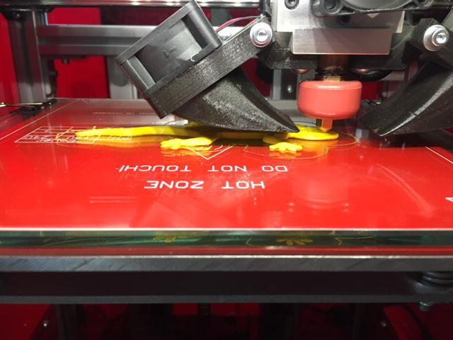 Una stampante 3D in azione