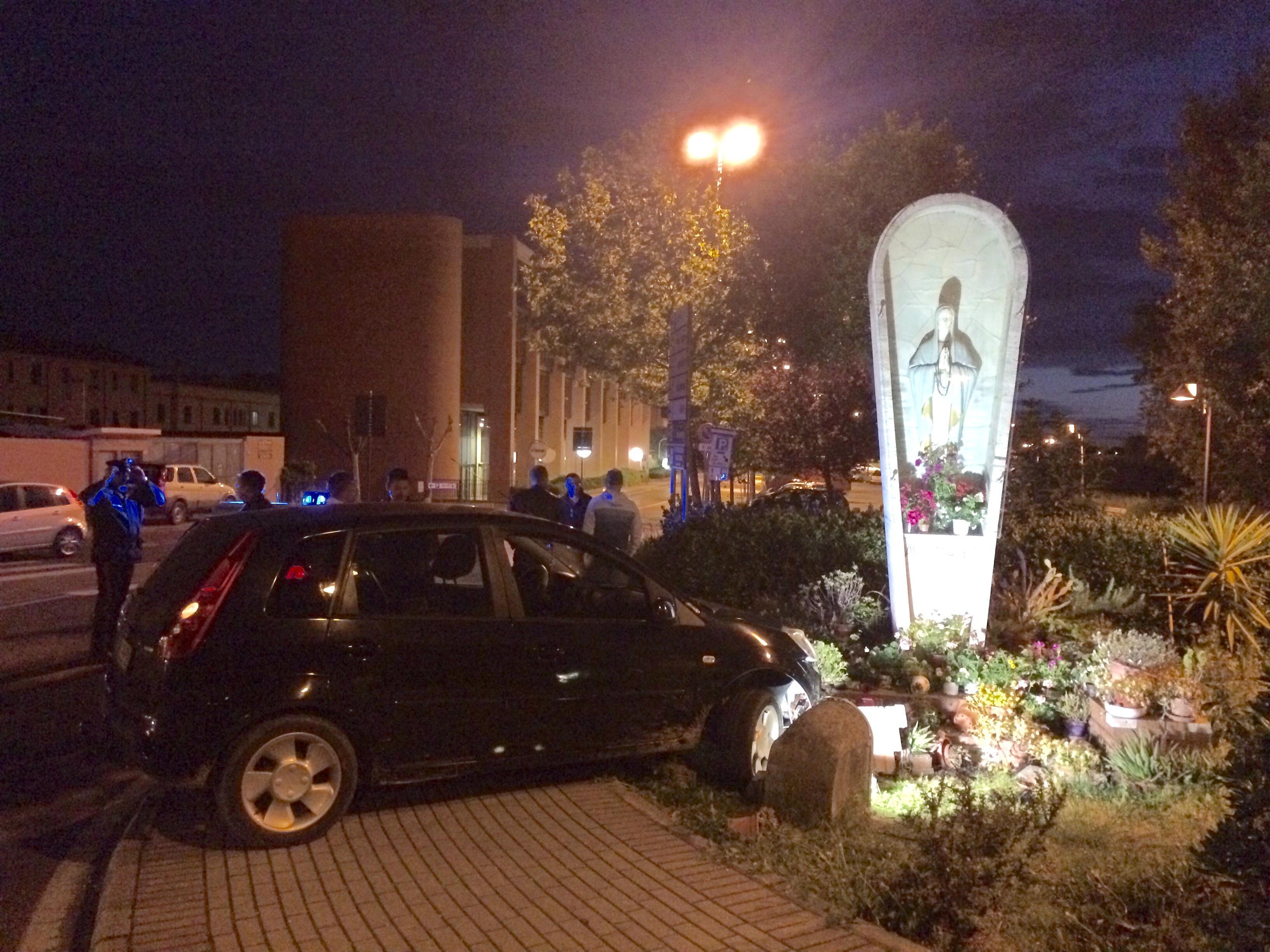 La scena dell'incidente all'altezza del ponte sul fiume Cecina