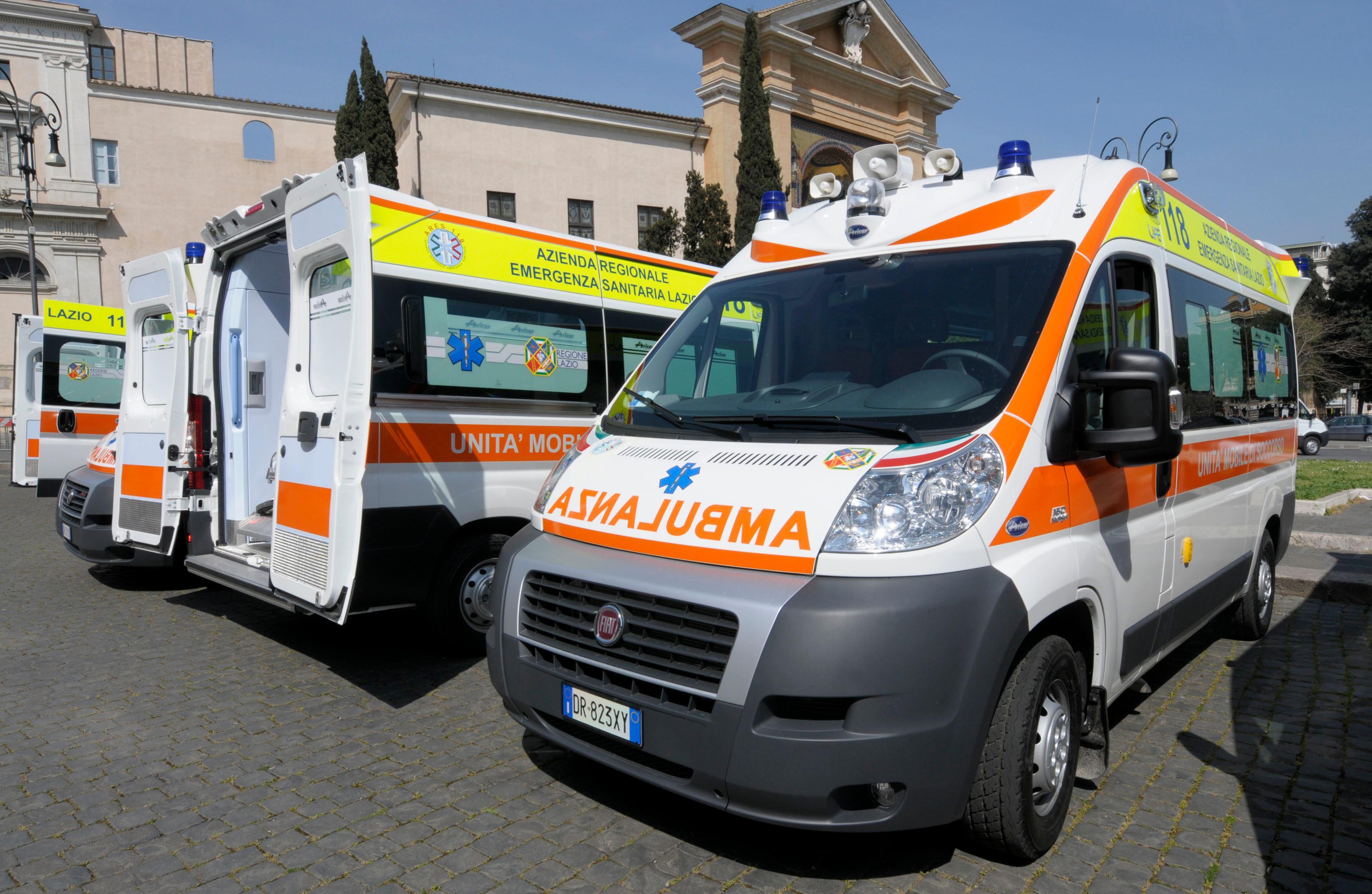 Quartu, scontro frontale vicino alla rotatoria: un anziano è grave