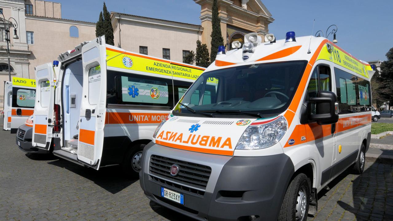 Quartu, scontro frontale vicino alla rotatoria: un anziano è grave