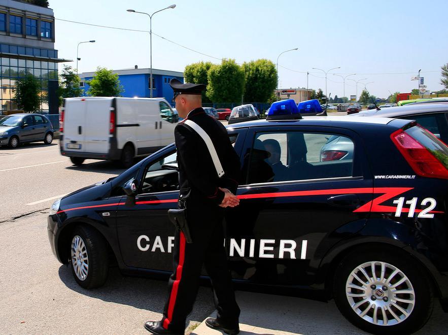 Getta via la droga e 18mila euro: arrestato a Nonantola