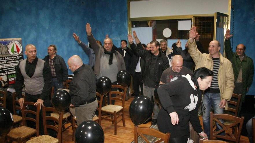 Saluto romano a Pietrasanta, a processo il 28 novembre
